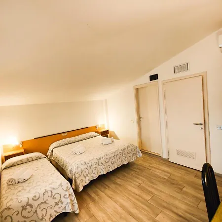 Szálloda Tenesi Manerba del Garda
