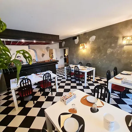 Tenesi Hotel 2*